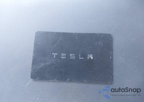 2025 Tesla Model Y Performance Dual Motor All-Wheel Drive z USA, uszkodzony, nr VIN 7SAYGDEF4SA353834